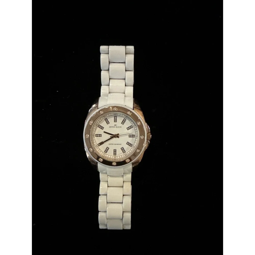 VINTAGE ANNE KLEIN RHINESTONE DETAIL PLASTIC WHITE BRACELET‎ FACE WATCH 5431